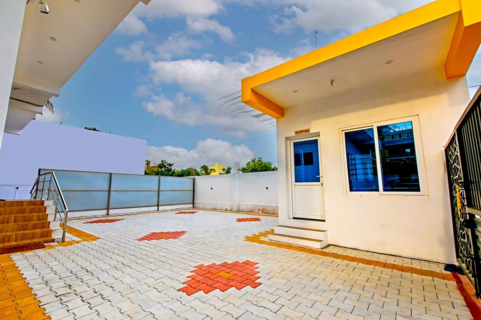 Dreamland Retreat With Swimming Pool Apartamento Kottakuppam Exterior foto